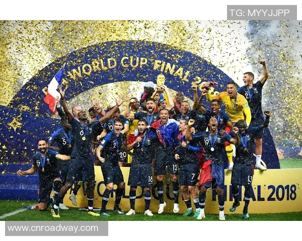 年轻人因足球球星追星展现激情与梦想引发社会广泛关注热议