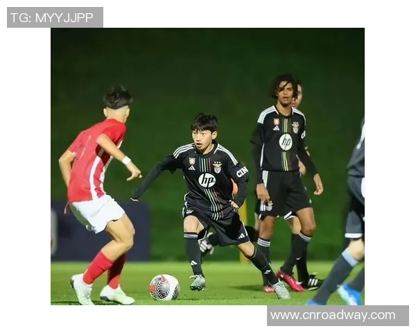 足球华裔血统球星崛起全球赛场展现实力与文化传承